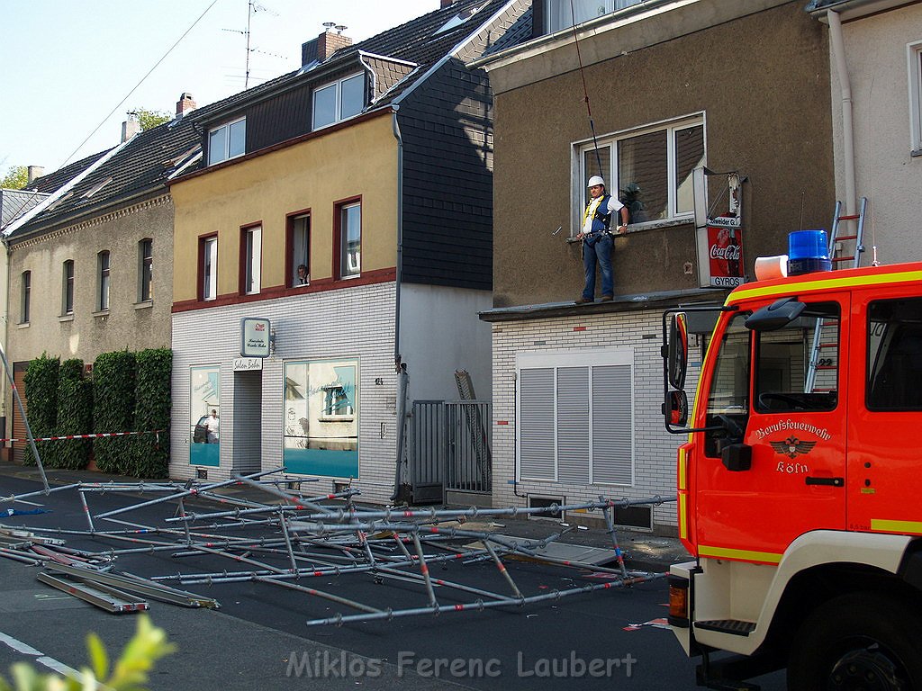 Geruest droht umzukippen Koeln Holweide P186.JPG